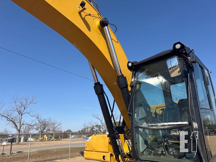 caterpillar-323-image-27