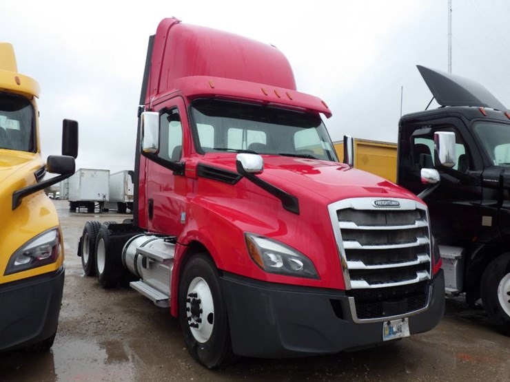 freightliner-cascadia-126-image-3