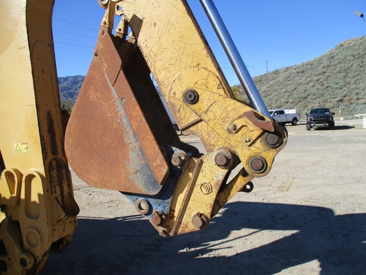 2017-caterpillar-450f-image-21