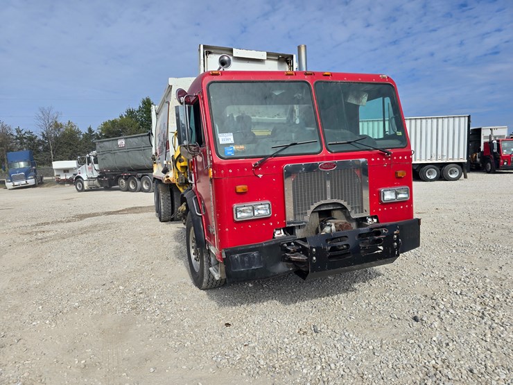 2003-peterbilt-320-image-41