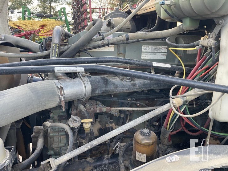 freightliner-columbia-120-image-13