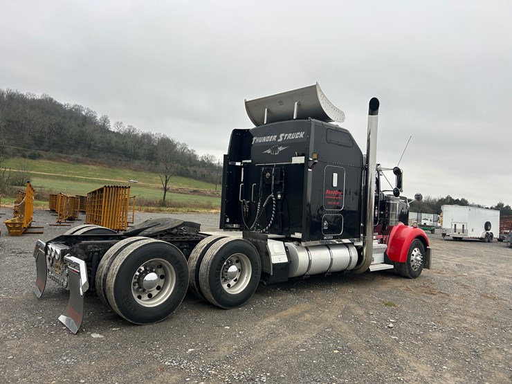2005-kenworth-w900l-image-4
