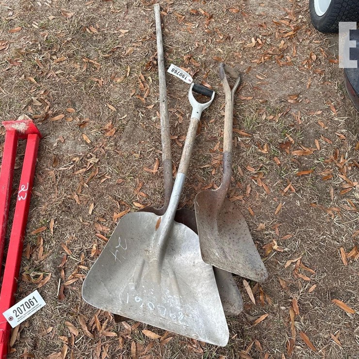 LOT OF SHOVELS