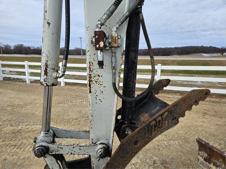 #3422-•-takeuchi-tb260-excavator-image-12