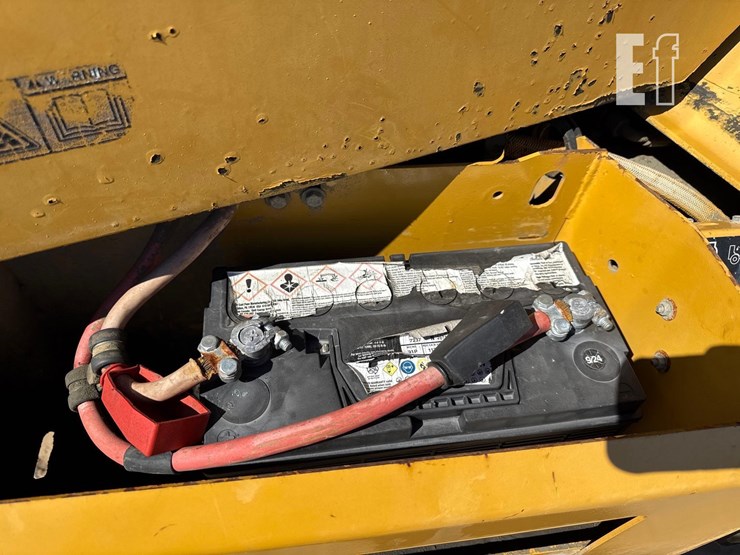 2007-caterpillar-725-image-16