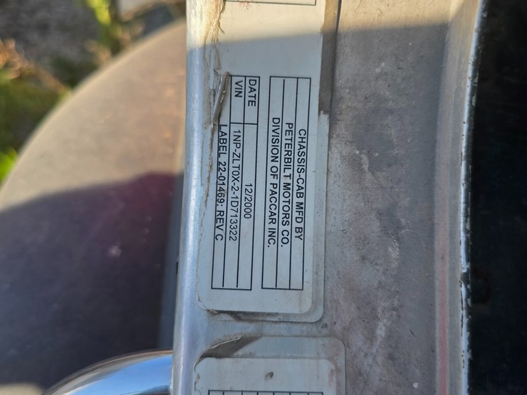 2001-peterbilt-320-image-23