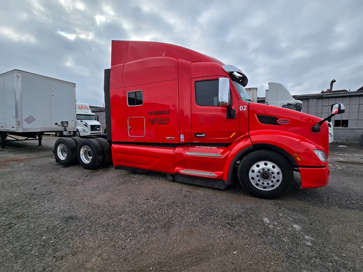 2017-peterbilt-579-image-35