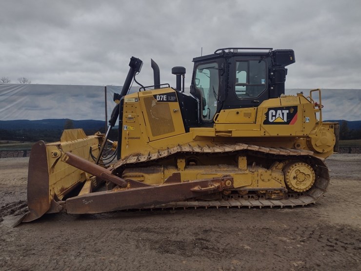 caterpillar-d7e-lgp-image-1