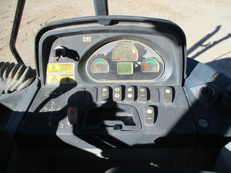 2017-caterpillar-450f-image-7