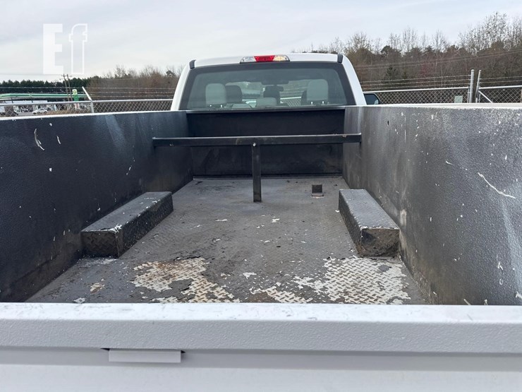 2017-ford-f350-xl-image-13