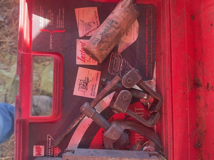 tow-hook,-dewalt-nail-puller,-3/8"&1/4"-sockets,-misc.-image-4