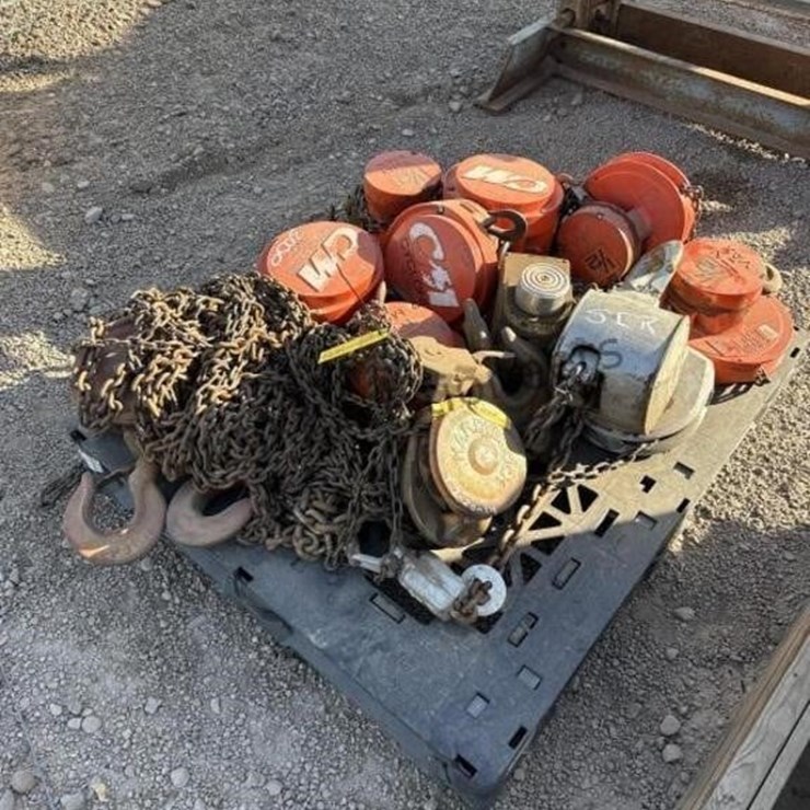 PALLET OF ASST CHAIN HOISTS