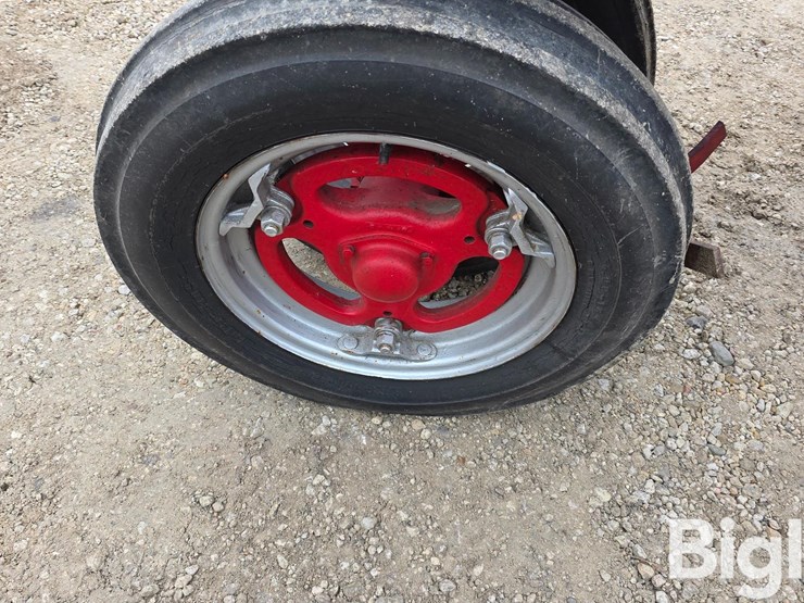 1951-farmall-m-2wd-tractor-image-19