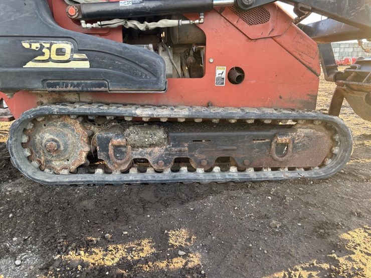 2006-ditch-witch-sk650-image-13