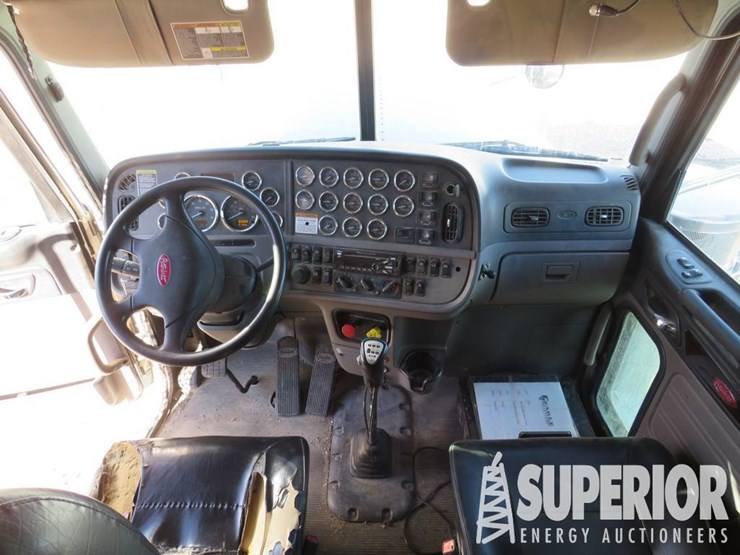 2016-peterbilt-389-image-11