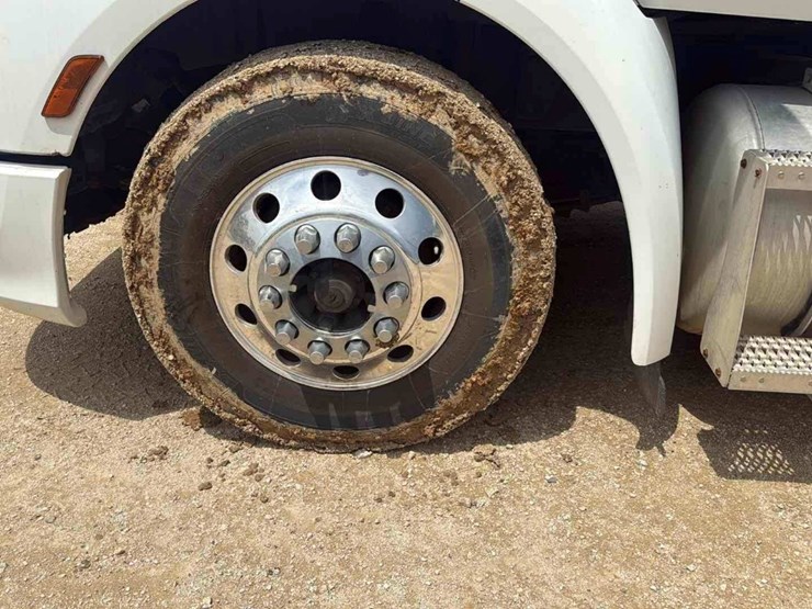 2016-peterbilt-579-image-10