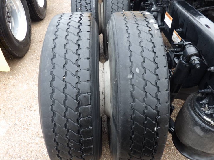 2019-freightliner-cascadia-126-image-16