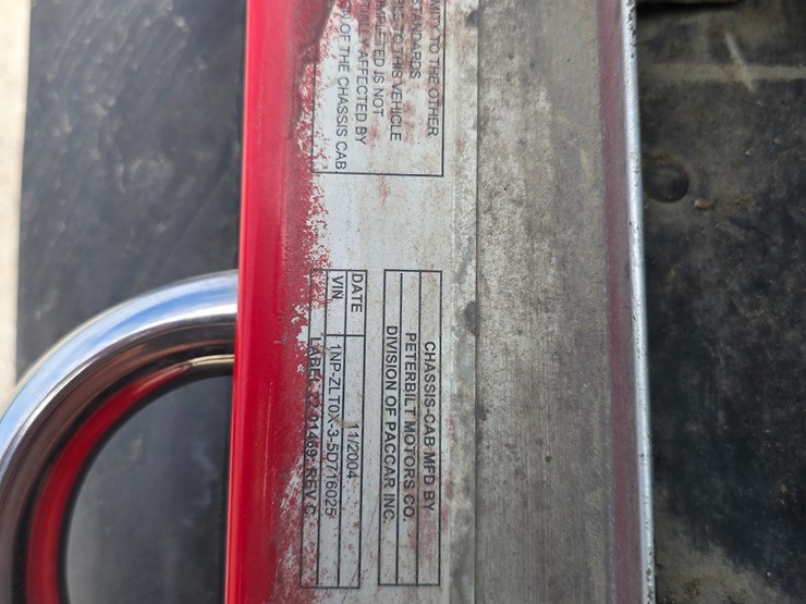 2005-peterbilt-320-image-53