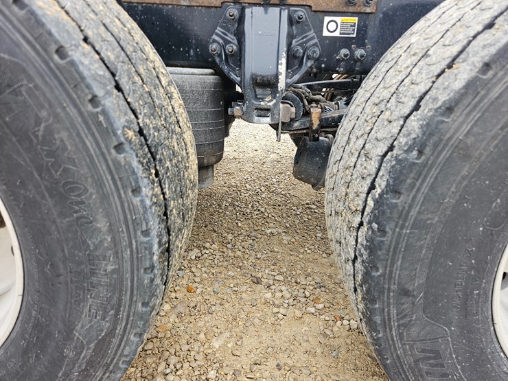 peterbilt-579-image-79