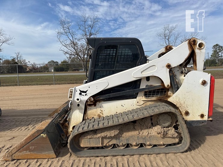 2022-bobcat-t740-image-1