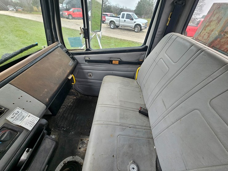 freightliner-fl70-image-50