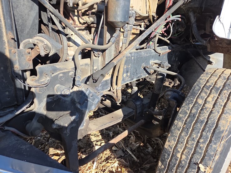 1988-freightliner-day-cab-semi-image-41