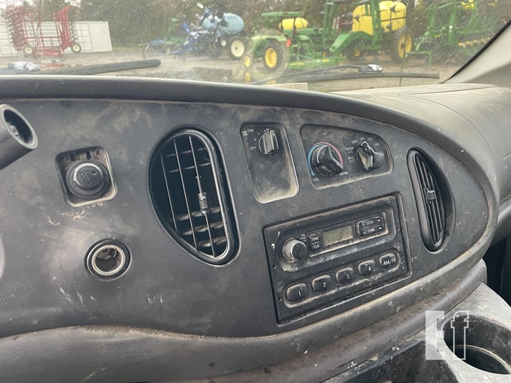 2008-ford-e150-image-13