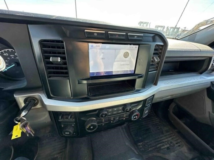 2023-ford-f350-image-38