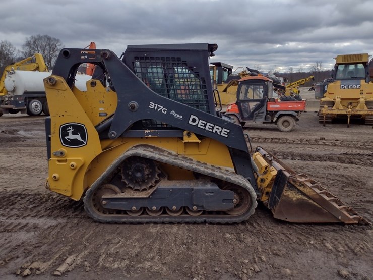 deere-317g-image-3