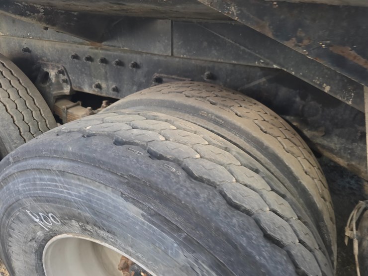 2002-peterbilt-320-image-57