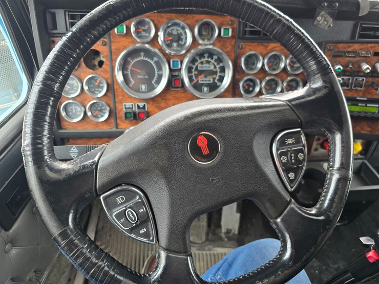 1999-kenworth-w900l-image-89