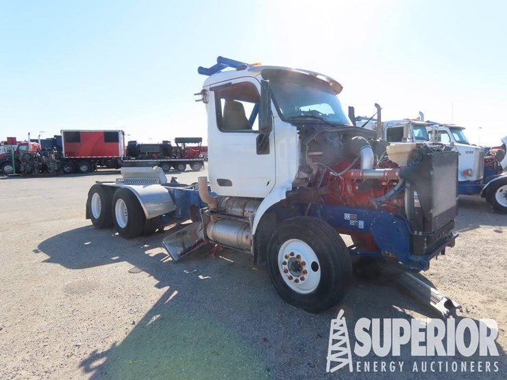 2018-peterbilt-567-image-2