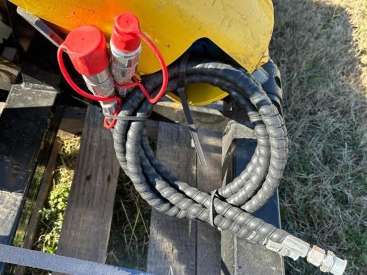 skid-steer-hydraulic-auger-image-3