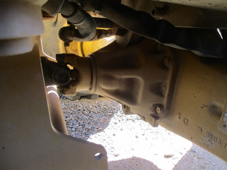 2017-caterpillar-450f-image-25