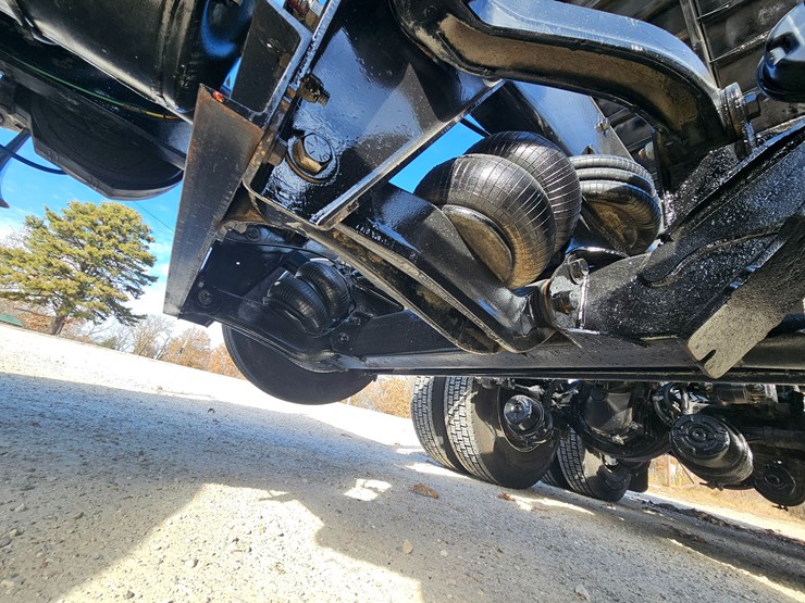 2009-peterbilt-365-image-86