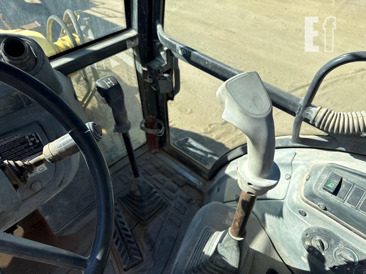 new-holland-b95-image-25