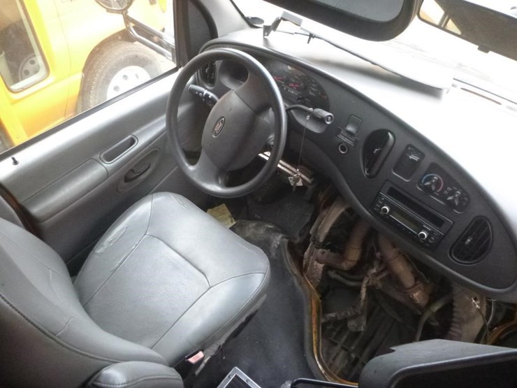 2004-ford-e450-image-12