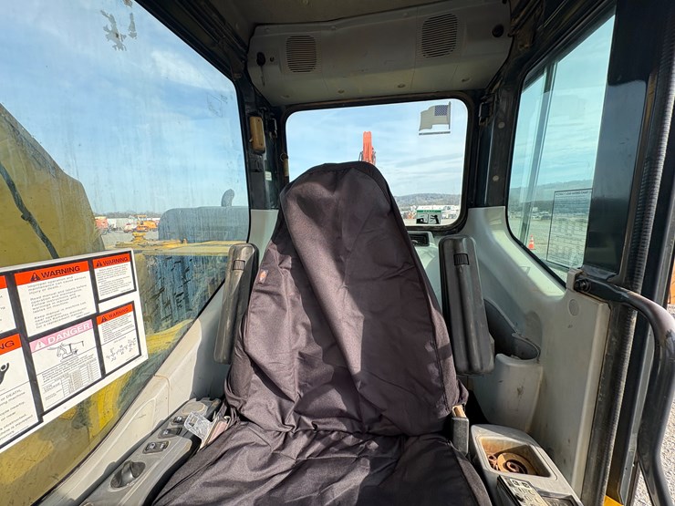 komatsu-pc220-lc-7l-image-22