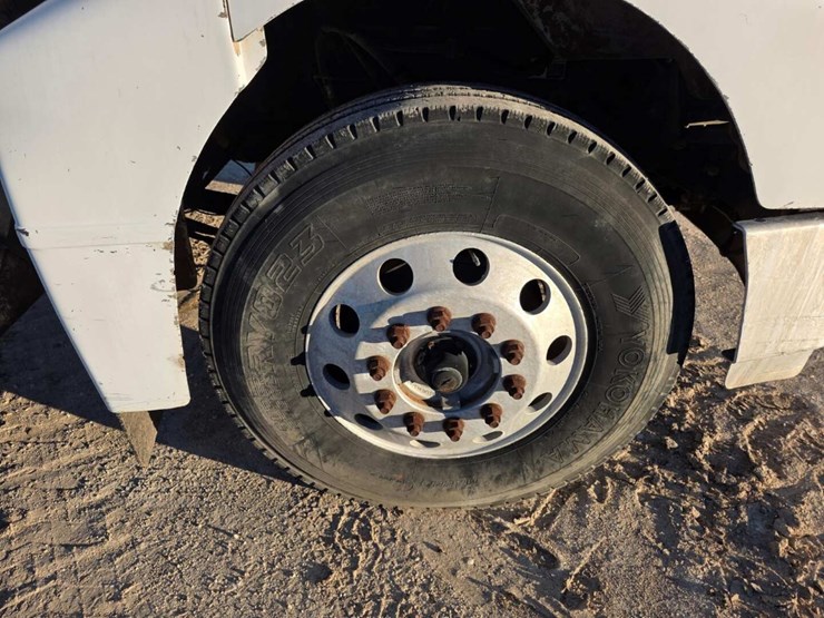 peterbilt-385-image-13