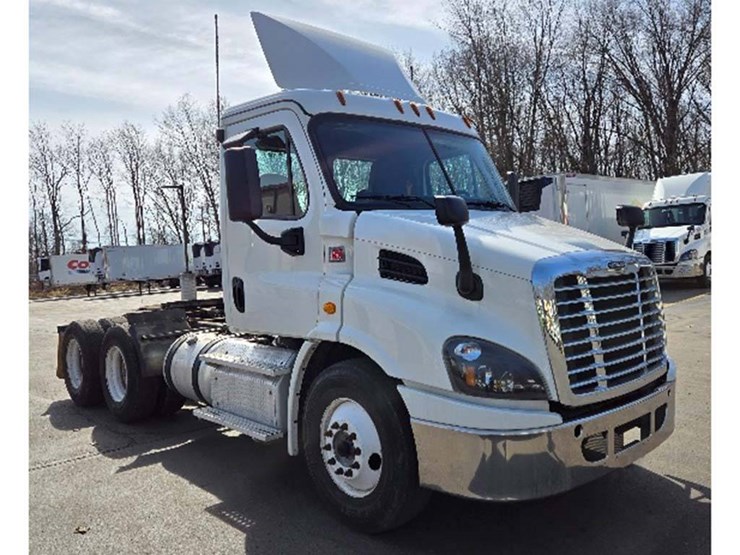 2018-freightliner-cascadia-113-image-1