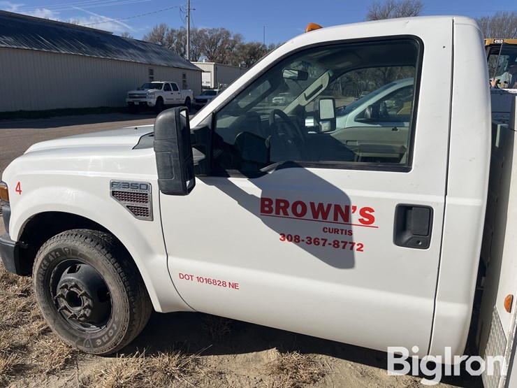 ford-f350-xl-image-9