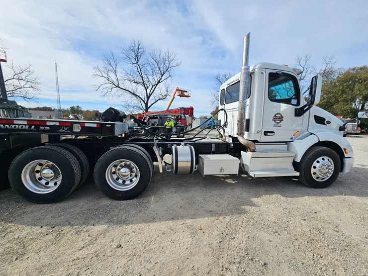 peterbilt-579-image-15
