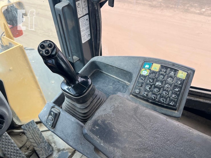 2011-deere-544k-image-30