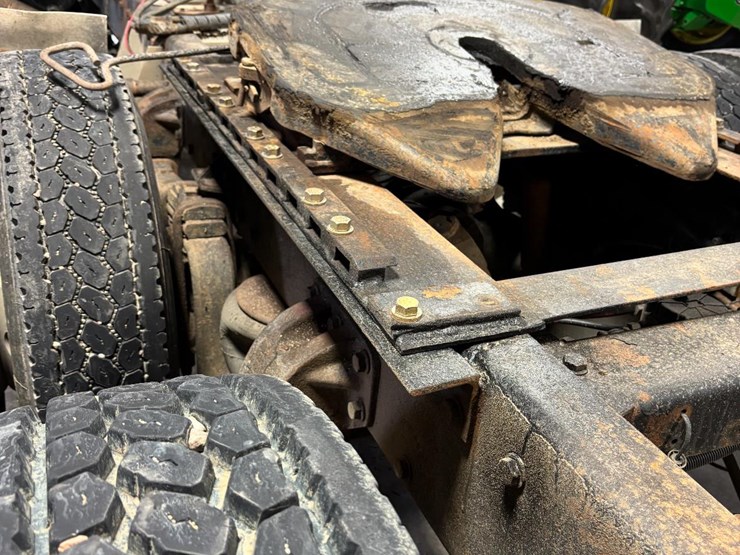 2000-peterbilt-379-image-11