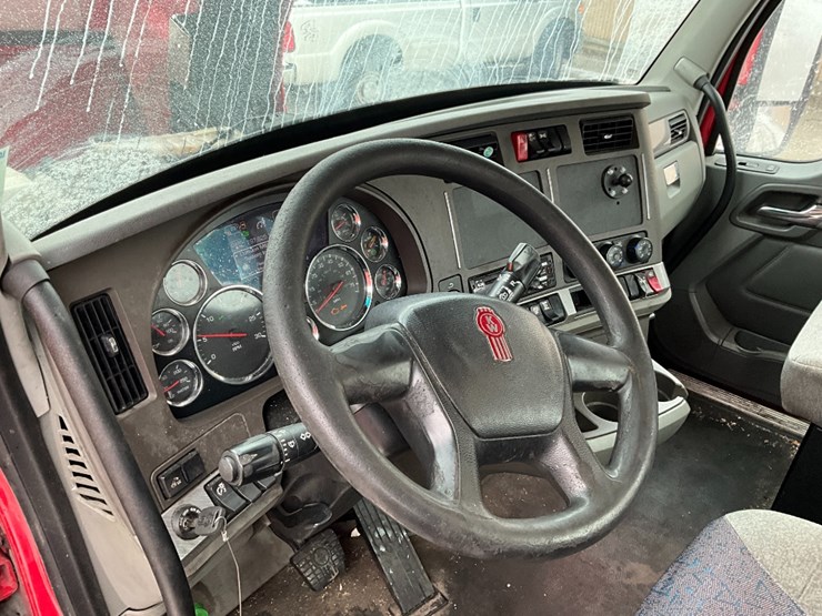 2019-kenworth-t680-image-16