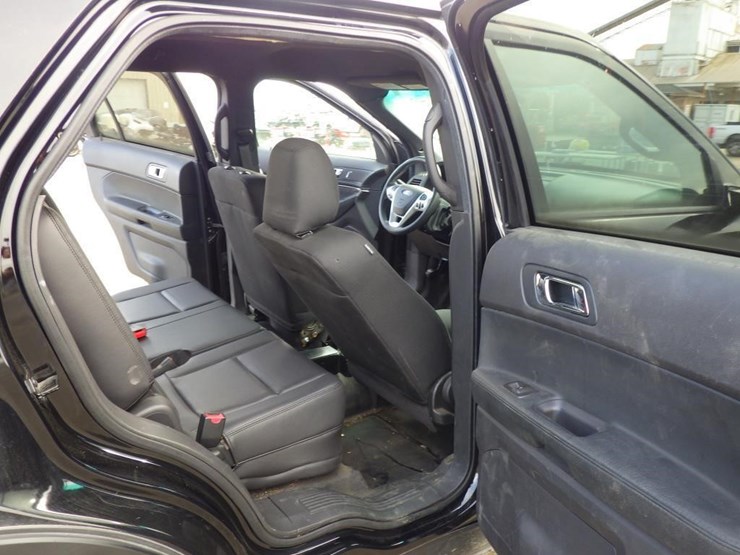 2015-ford-explorer-image-8