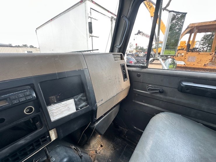 1994-international-4700-image-34