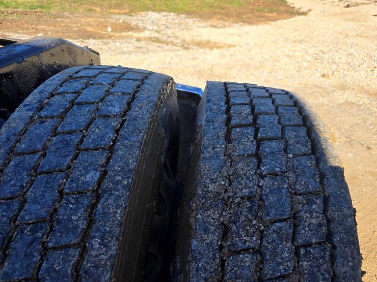 2005-peterbilt-379-image-108