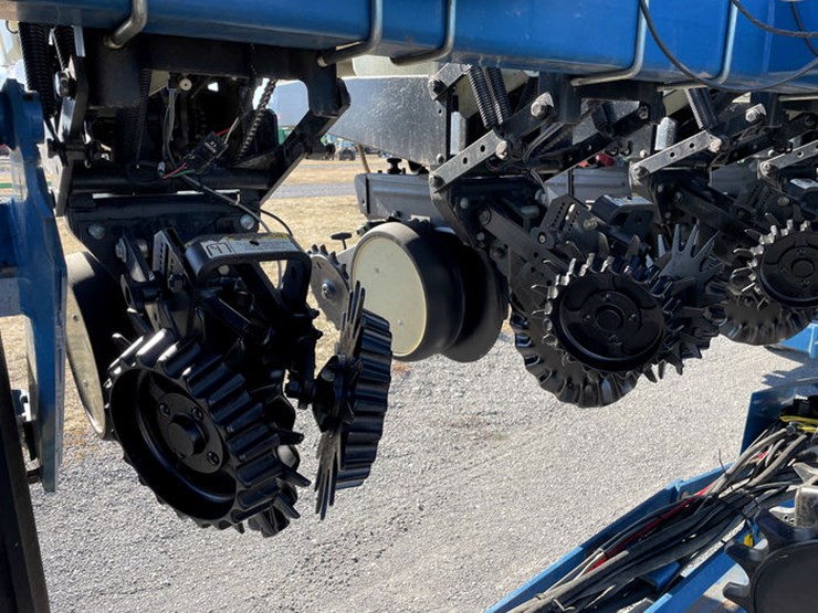 1998-kinze-2600-image-33