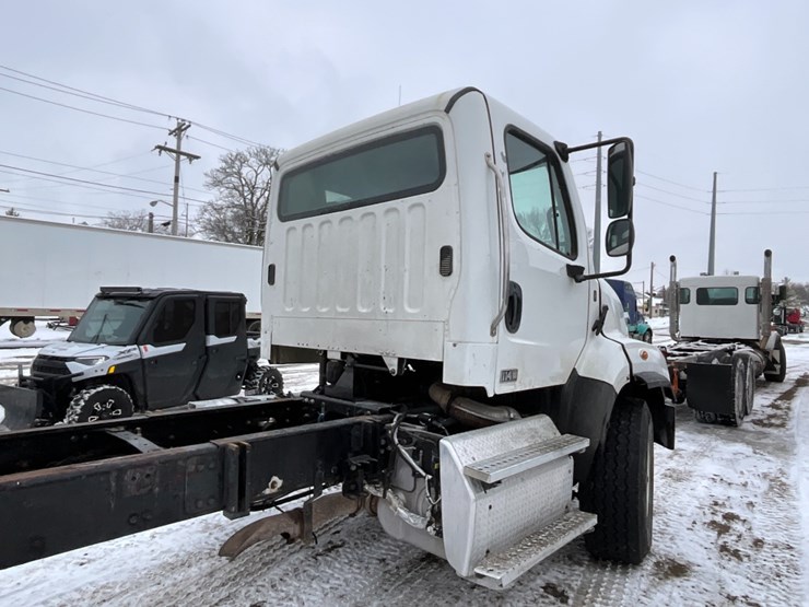 freightliner-114sd-image-8